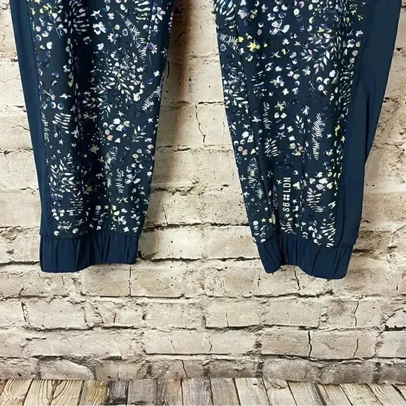 Sweaty Betty London Women's S Mellow Printed 7/8 Trousers Beetle Blue Stay Wild - Picture 6 of 11